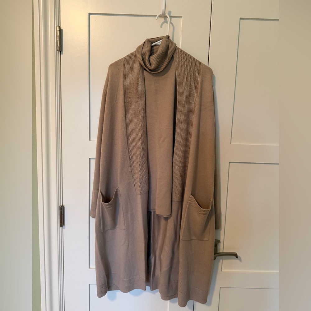 Splendid Camel Women's Sweater  Set With Pockets